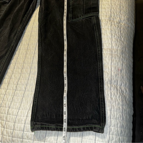 Hot Topic Denim High Rise Carpenter Size 17 Black with Green stitching - Picture 7 of 9